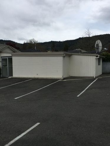 1325 NE 7th St, Grants Pass, OR 97526